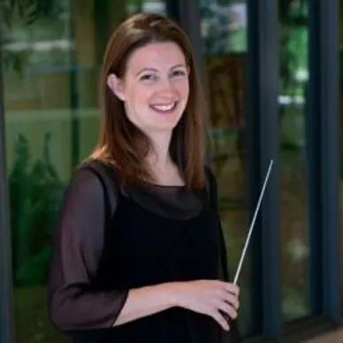 rs=w_388,h_388,cg_true (4) The guest conductor Anne